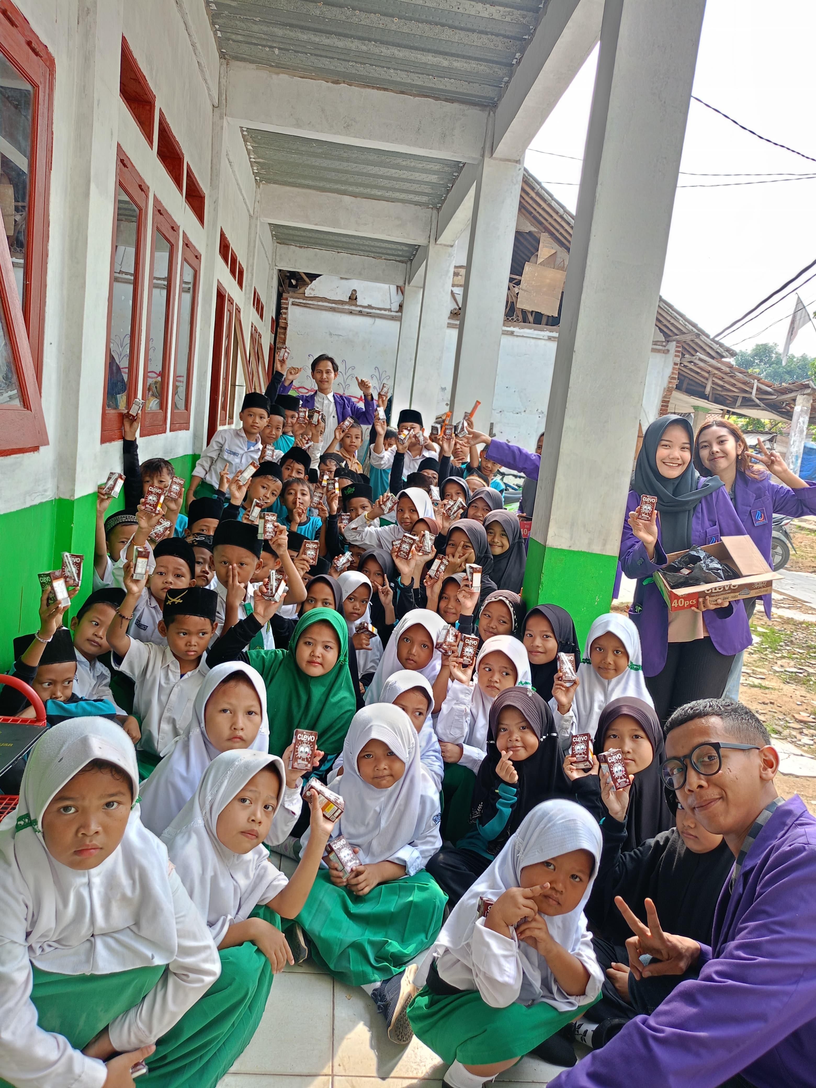 Sosialisasi cara mencuci tangan yang benar di MI Nurul karomah