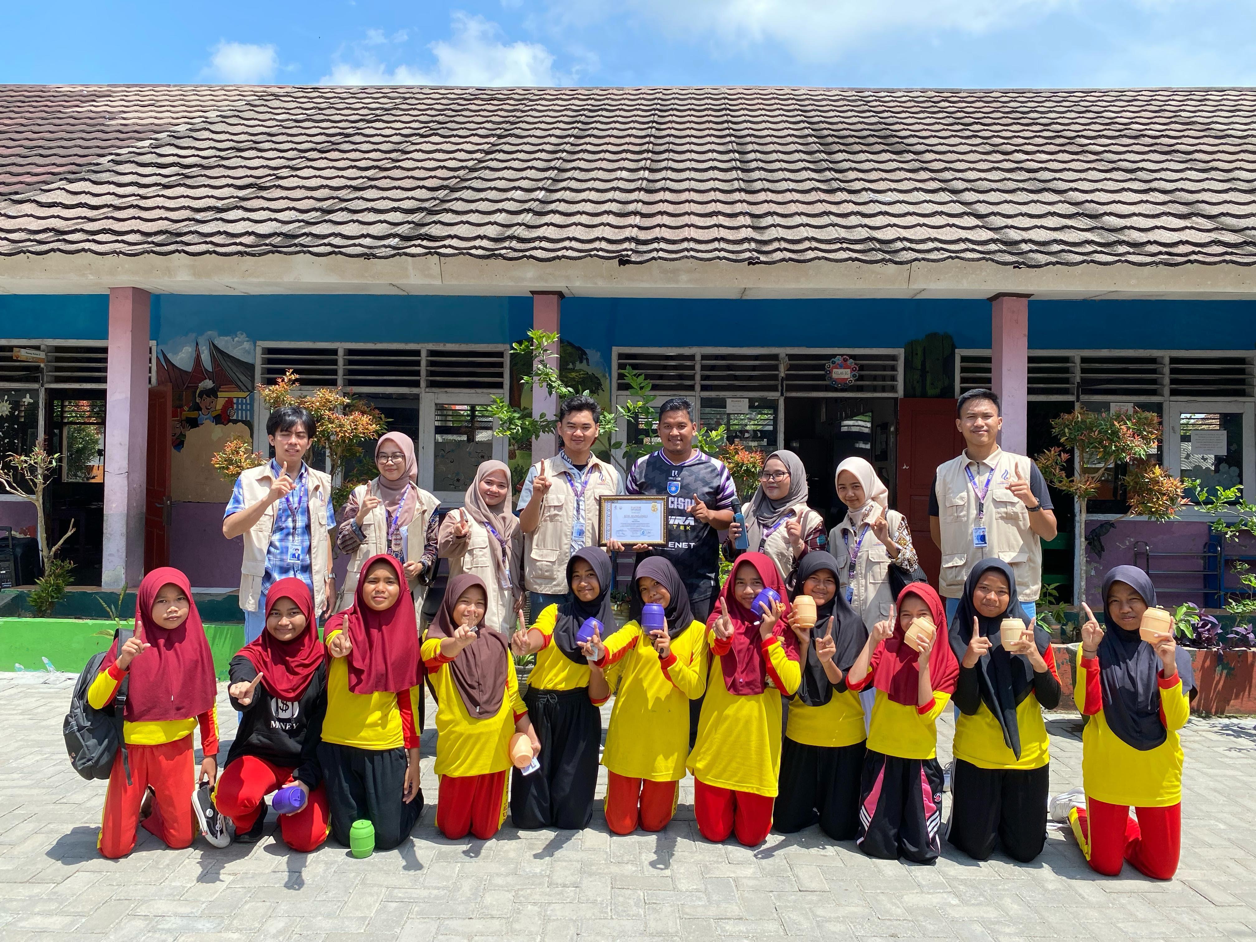 Edukasi Menabung Sejak Dini di SDN Jeungjing 1