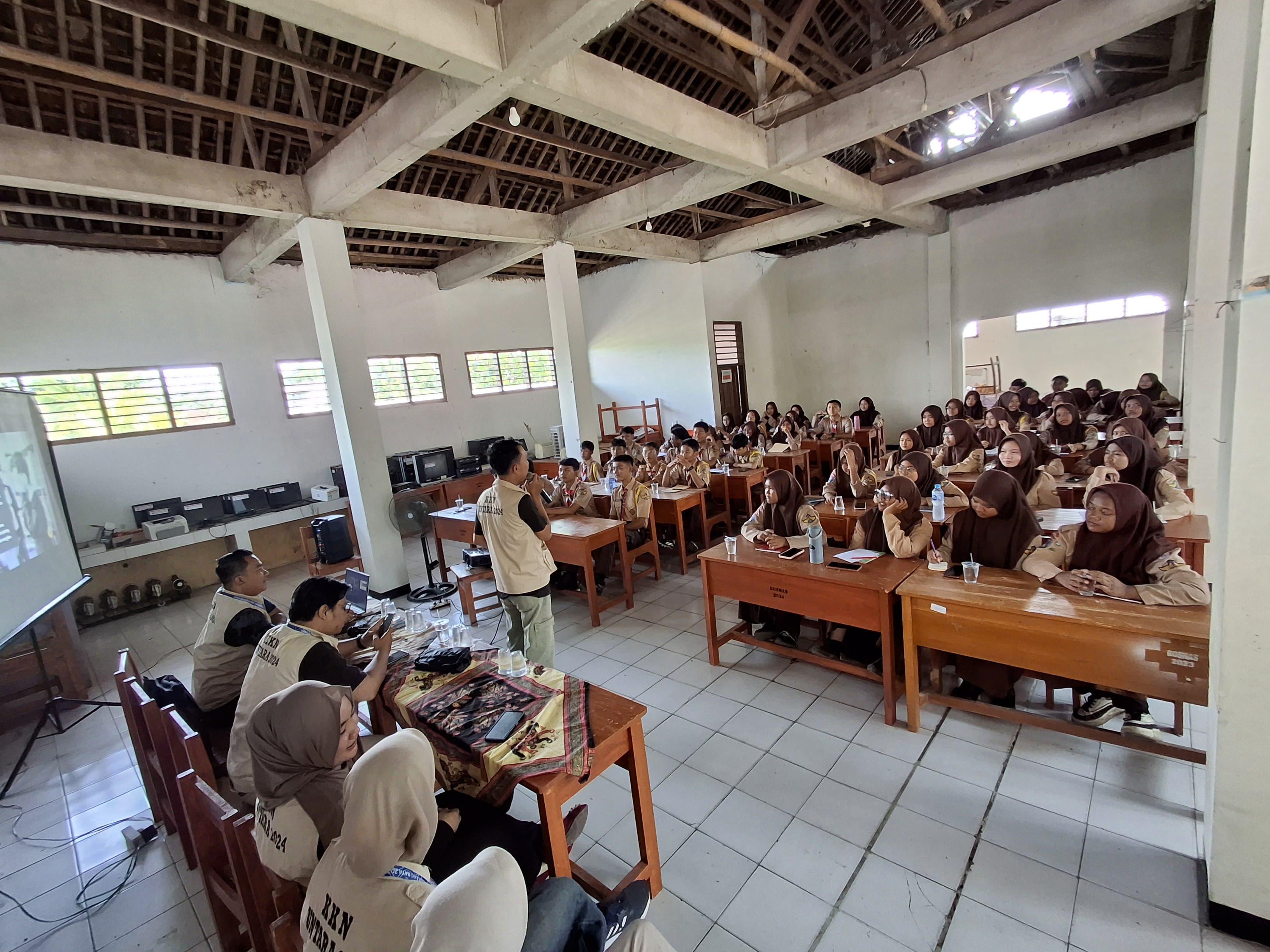 Edukasi Cyberbullying: Kelompok 13 KKN UNTARA Bersama SMAN 10 Kabupaten Tangerang